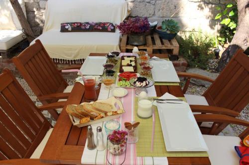 Bed & Breakfast Lilyum Ala�at? - Ta? Ev