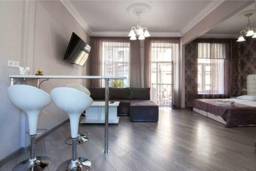 Home Hotel Apartments On Mykhailivska Square - Kiev