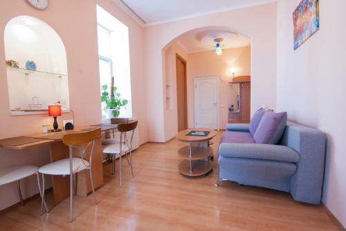 Home Hotel Apartments On Mykhailivska Square - Kiev