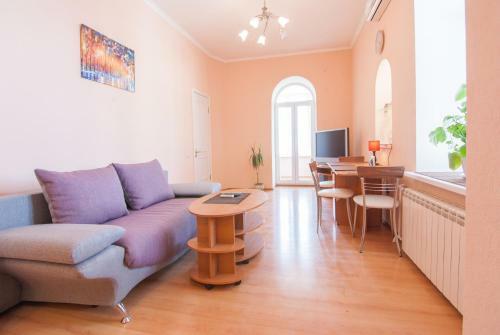 Home Hotel Apartments On Mykhailivska Square - Kiev