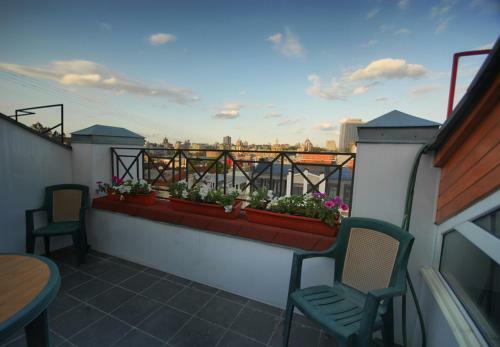 Mansard Apartment Antonovicha 4