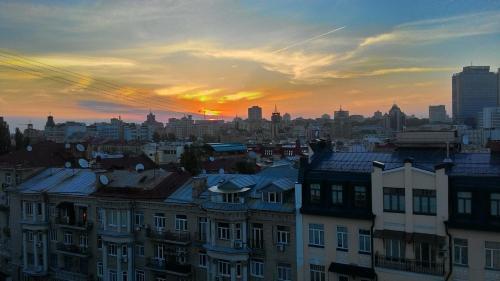 Mansard Apartment Antonovicha 4