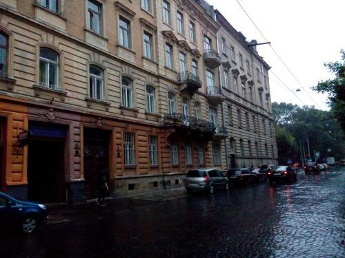Lystopad Apartments