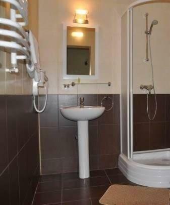 Hotel 100 Metriv Vid Vytyagu