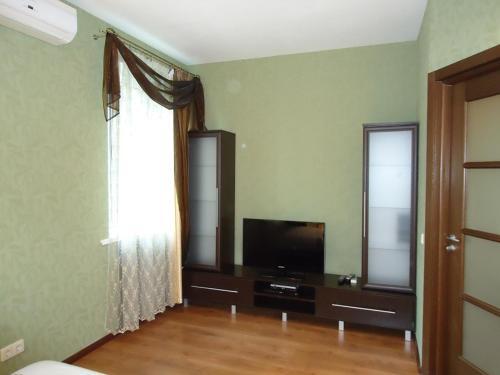 Rentday Apartment Triokhsviatytelska 3