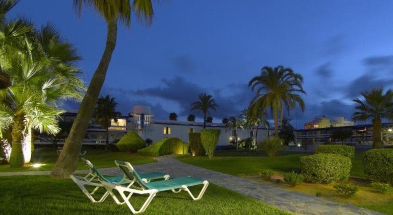 Hotel Parador De Benicarl�