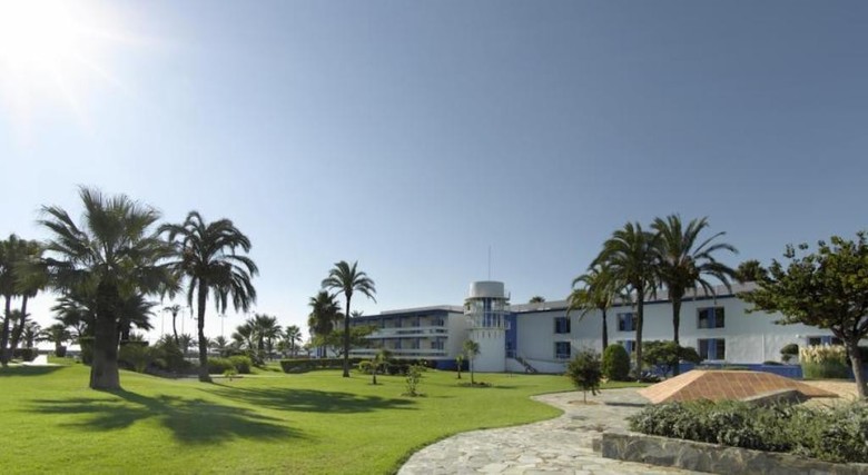 Hotel Parador De Benicarl�