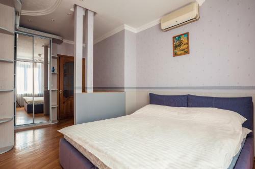 Khreshatyk Street Apartment