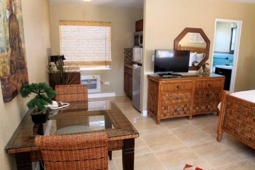 Bamboo Beach Club #102 Apartment