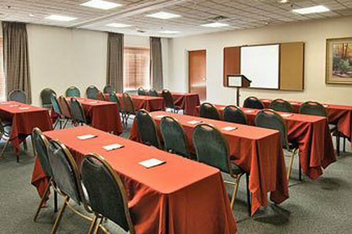 Hotel Holiday Inn Express & Suites Augusta West - Ft Gordon Area