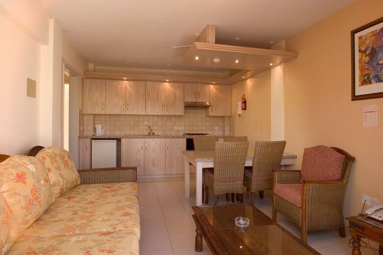 Senator Hotel Apartments