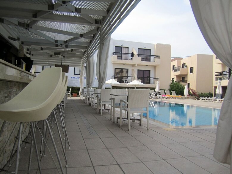 Senator Hotel Apartments
