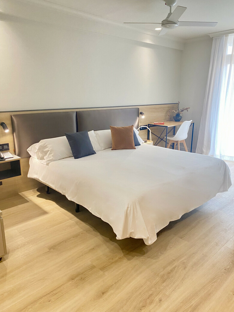 Hotel Adonis Capital