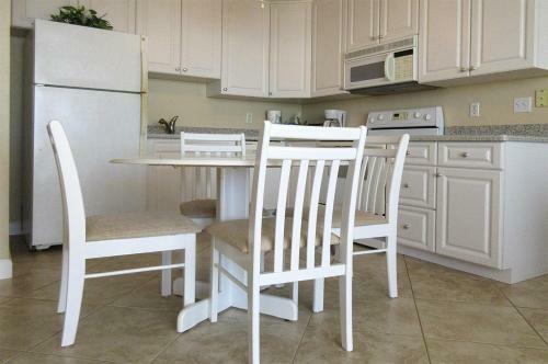 Estero Beach & Tennis #505c Apartment