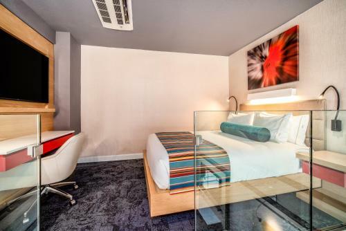 Century Park Hotel La