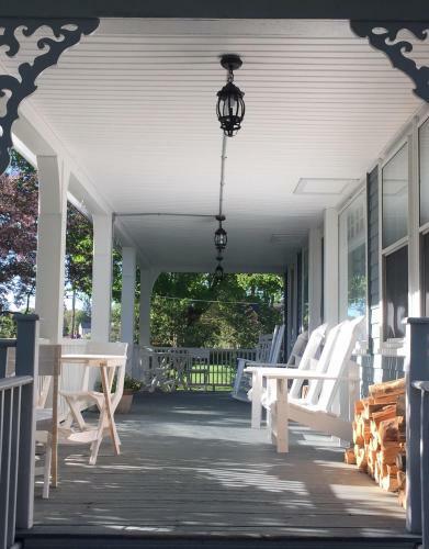 Posada Harbor Inn