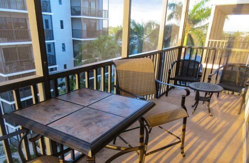 Island Winds #501 Apartment