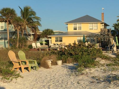 Apartamentos Sun N Fun Beachfront Vacation Rentals