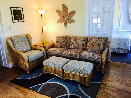 Apartamentos Sun N Fun Beachfront Vacation Rentals