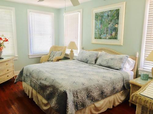 Apartamentos Sun N Fun Beachfront Vacation Rentals