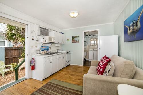Apartamentos Sun N Fun Beachfront Vacation Rentals