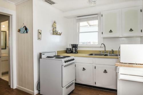 Apartamentos Sun N Fun Beachfront Vacation Rentals