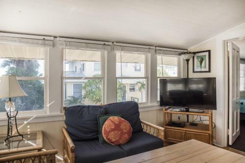 Apartamentos Sun N Fun Beachfront Vacation Rentals
