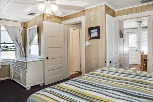 Apartamentos Sun N Fun Beachfront Vacation Rentals