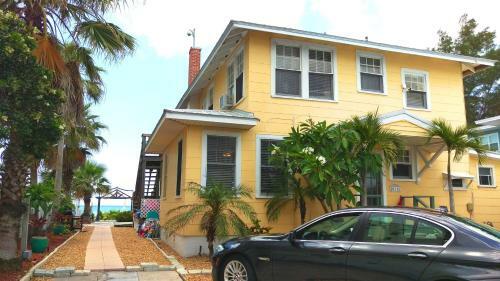 Apartamentos Sun N Fun Beachfront Vacation Rentals