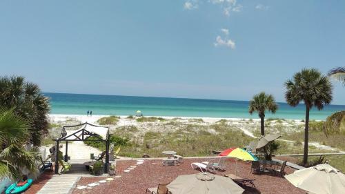 Apartamentos Sun N Fun Beachfront Vacation Rentals