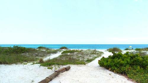 Apartamentos Sun N Fun Beachfront Vacation Rentals
