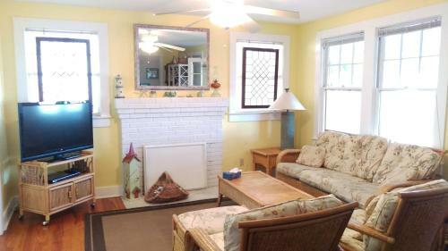Apartamentos Sun N Fun Beachfront Vacation Rentals