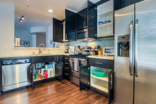 Wilshire Apartment 232