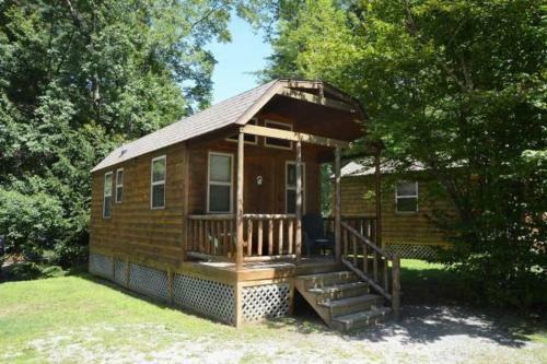 Lake George Escape 28 Ft. Cabin 9