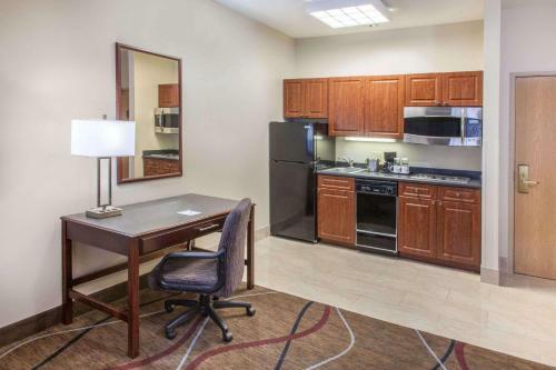 Hotel Hawthorn Suites Bloomington