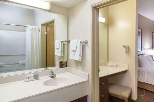 Hotel Hawthorn Suites Bloomington