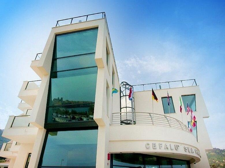 Hotel Cefal� Sea Palace
