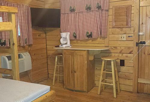 Lake George Escape One-bedroom Rustic Cabin 61