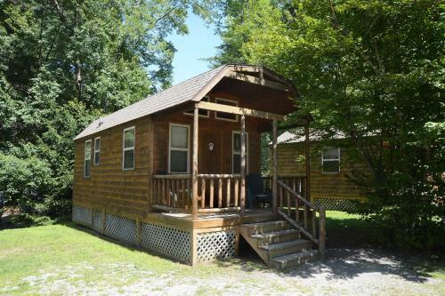 Lake George Escape 28 Ft. Cabin 7