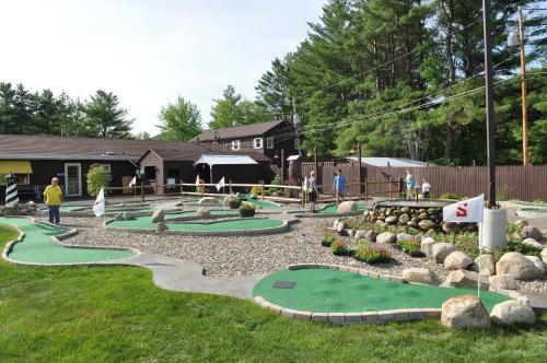 Lake George Escape 28 Ft. Cabin 7
