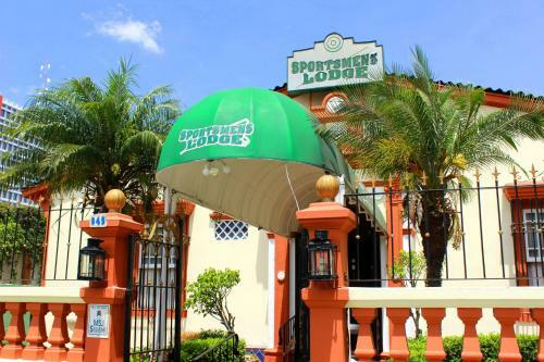 Hotel Sportsmens Lodge