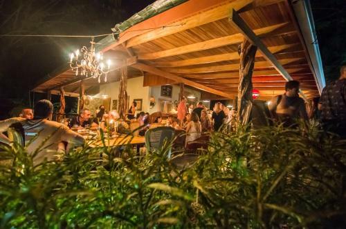 Bed & Breakfast Makanas Beach Bungalows