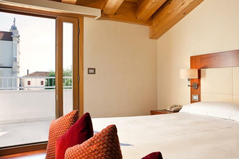 Al Tezzon Hotel