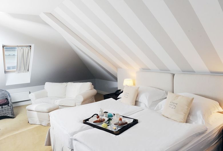 Lesar Hotel Angel