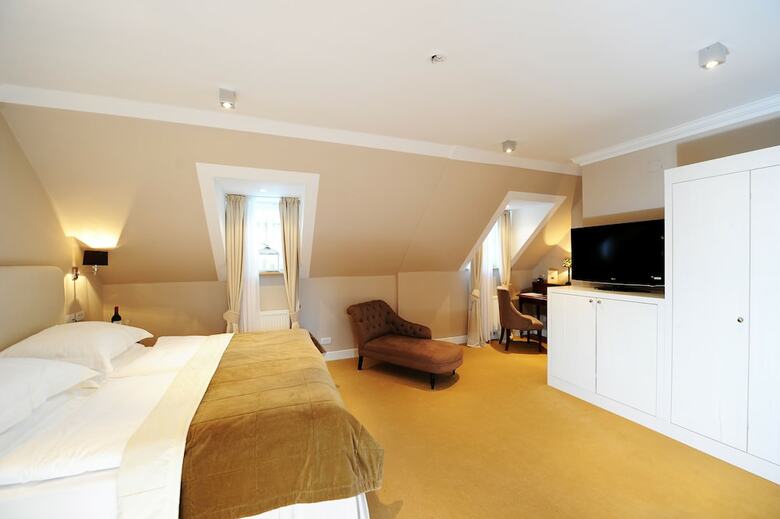 Lesar Hotel Angel