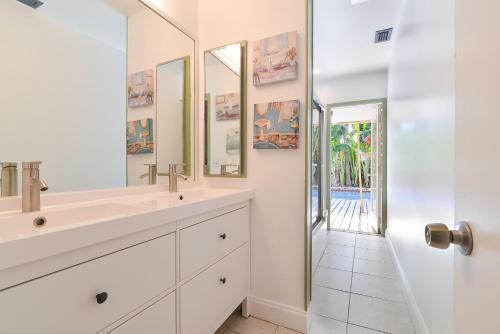 Secluded Pool Home In A Gated Community