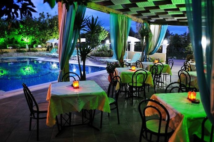Hotel Makis Apartments