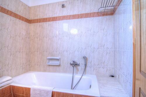 Hotel Adonis
