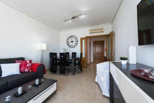 Vecindario-plaza Apartment