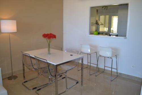 Duquesa Village Apartemento 2115